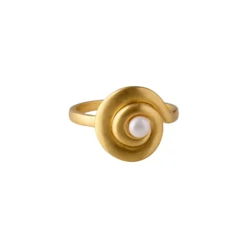 Pernille Corydon Ring til Dame udført i 925 Sterling Sølv i en flot Guld farve