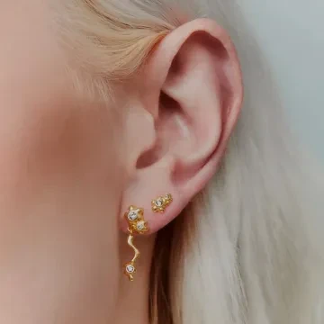 Maria Black Ørering Single til Dame udført i 925 Sterling Sølv i en flot Guld farve