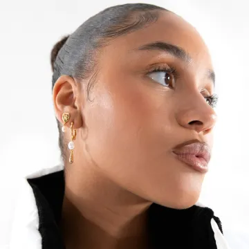 Jane Kønig Ørering Single til Dame udført i 925 Sterling Sølv i en flot Guld farve