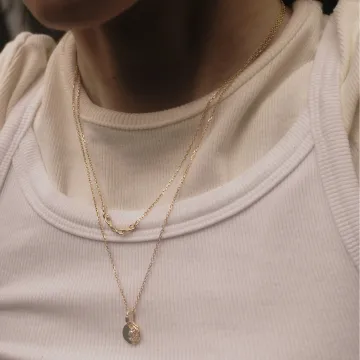 Maria Black Halskæde til Dame udført i 925 Sterling Sølv i en flot Guld farve