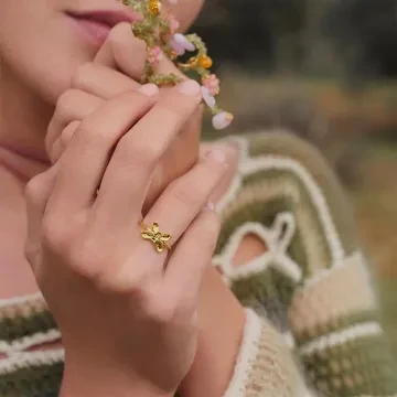 Maanesten Ring til Dame udført i 925 Sterling Sølv, Glas i en flot Guld farve