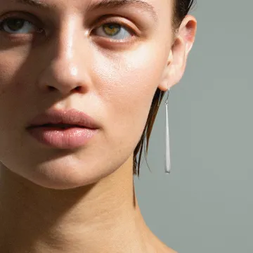 Jane Kønig Ørering Single til Dame udført i 925 Sterling Sølv i en flot Sølv farve