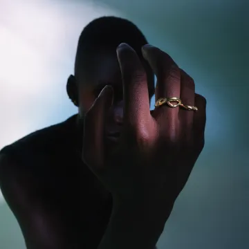 Maria Black Ring til Dame udført i 925 Sterling Sølv i en flot Guld farve