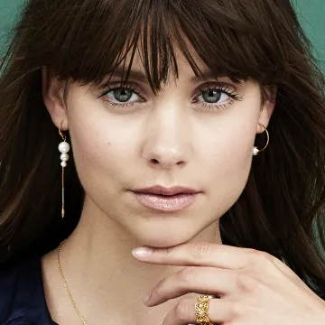 Izabel Camille &Oslash;rering Single til Dame udf&oslash;rt i 925 Sterling S&oslash;lv i en flot Guld farve