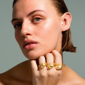 Jane Kønig Ring til Dame udført i 925 Sterling Sølv, Guld i en flot Guld farve