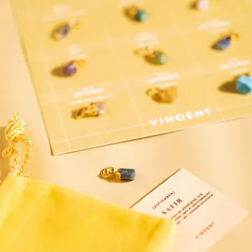 House of Vincent Vedhæng til Dame udført i Messing i en flot Blå, Guld farve