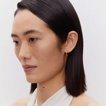 Maria Black Øreringe til Dame udført i 925 Sterling Sølv, Genbrugsmateriale i en flot Guld farve