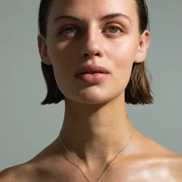 Jane Kønig Vedhæng til Dame udført i 925 Sterling Sølv i en flot Sølv farve