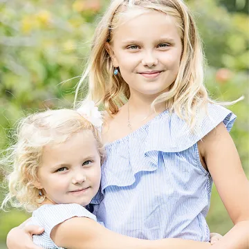 Blomdahl Øreringe til Dreng, Pige, Herre, Dame udført i Titanium i en flot Blå, Sølv farve