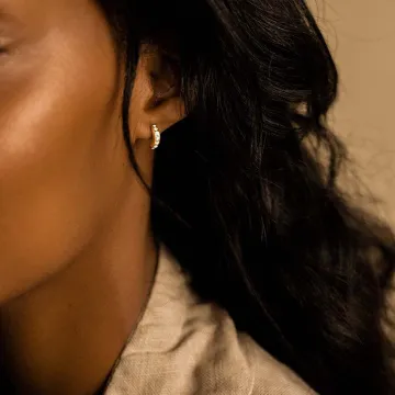 Blomdahl &Oslash;reringe til Pige, Dame udf&oslash;rt i Titanium i en flot Guld farve