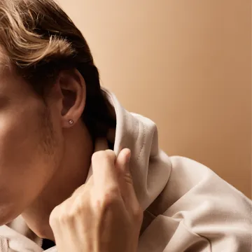 Blomdahl &Oslash;reringe til Dreng, Pige, Herre, Dame udf&oslash;rt i Titanium i en flot S&oslash;lv farve