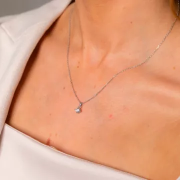 Mads Z Vedhæng til Dame udført i Hvidguld i en flot Sølv farve