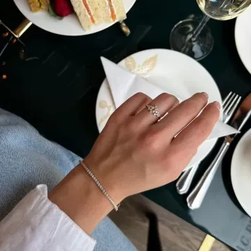 Mads Z Ring til Dame udført i Guld i en flot Blå, Guld farve