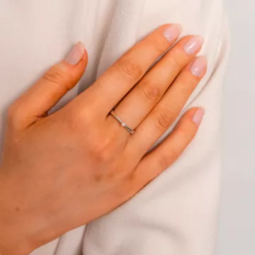 Mads Z Ring til Dame udført i Hvidguld i en flot Sølv farve