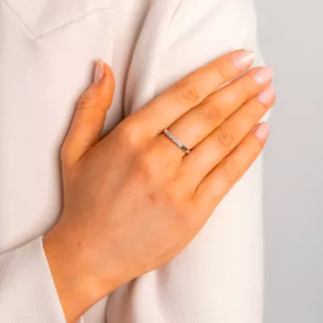 Mads Z Ring til Dame udført i Hvidguld i en flot Sølv farve