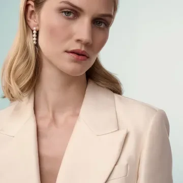 Sif Jakobs Øreringe til Dame udført i 925 Sterling Sølv i en flot Guld farve