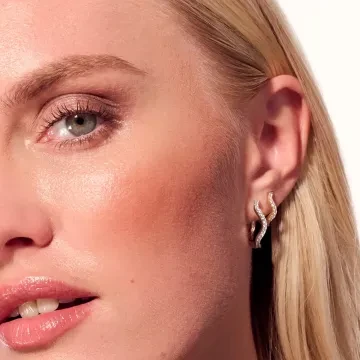 Sif Jakobs Øreringe til Dame udført i 925 Sterling Sølv i en flot Sølv farve