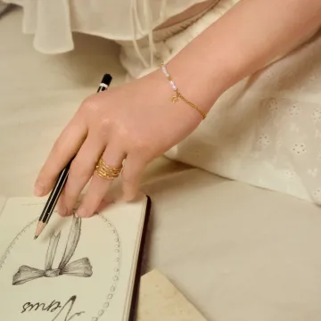 Maanesten Ring til Dame udført i 925 Sterling Sølv, Guld i en flot Guld farve