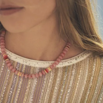 ANNI LU Halskæde til Dame udført i  i en flot Lyserød farve