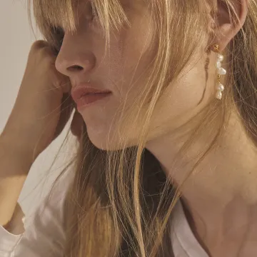 ANNI LU Øreringe til Dame udført i  i en flot Guld farve