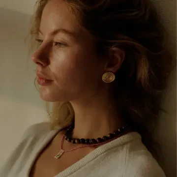 ANNI LU Halskæde til  udført i  i en flot Brun farve