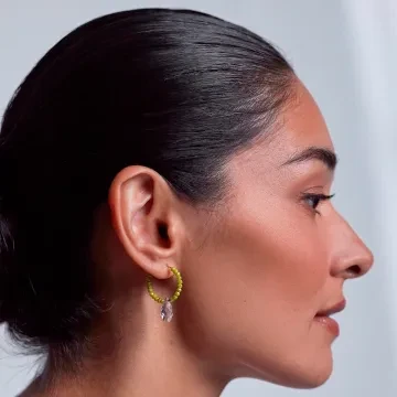 ANNI LU Øreringe til Dame udført i Messing i en flot Grøn farve