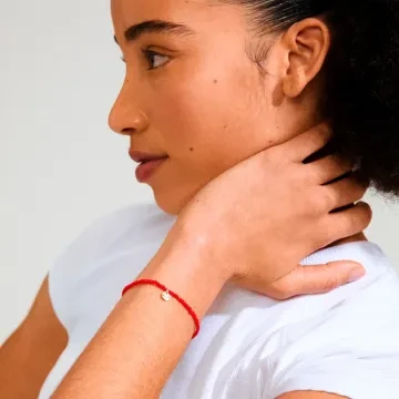 Pilgrim Armbånd til Herre, Dame udført i Sten i en flot Rød farve