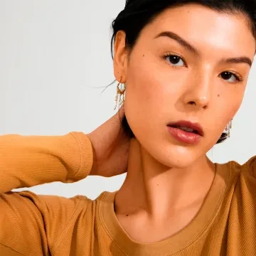 Pilgrim Øreringe til Dame udført i Messing i en flot Guld, Hvid farve