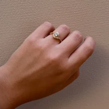 Mads Z Ring til Dame udført i  i en flot Guld farve