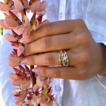 Mads Z Ring til Dame udf&oslash;rt i Guld i en flot Guld farve