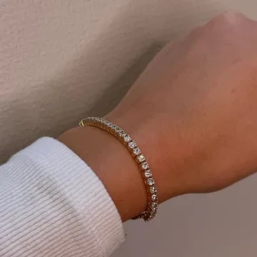 Mads Z Armbånd til Dame udført i Guld i en flot Guld farve