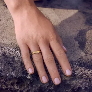 Maanesten Ring til Dame udført i 925 Sterling Sølv, Guld i en flot Guld farve