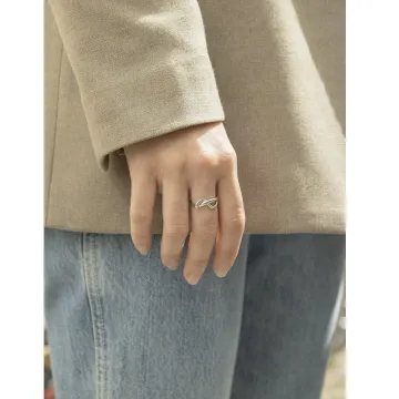 Maria Black Ring til Dame udført i 925 Sterling Sølv i en flot Sølv farve