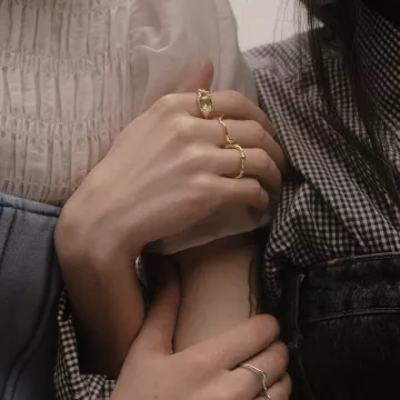 Maria Black Ring til Dame udført i 925 Sterling Sølv i en flot Guld farve