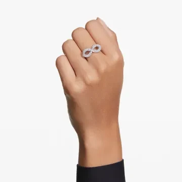 Swarovski Ring til Dame udf&oslash;rt i Rustfrit st&aring;l i en flot S&oslash;lv farve