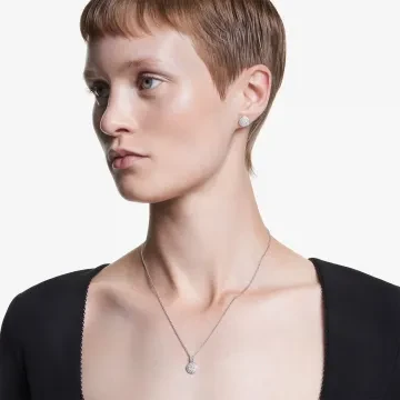 Swarovski Halskæde til Dame udført i Rustfrit stål i en flot Sølv farve