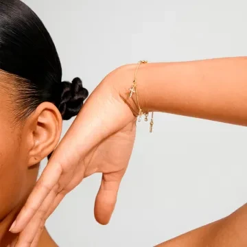 Pilgrim Armbånd til Dame udført i Messing, Zink i en flot Guld farve