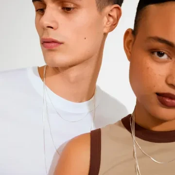 Pilgrim Halskæde til Dame udført i Messing i en flot Sølv farve