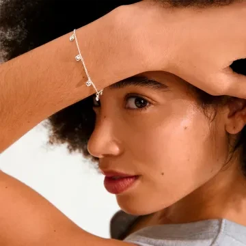 Pilgrim Armbånd til Dame udført i Messing i en flot Sølv farve