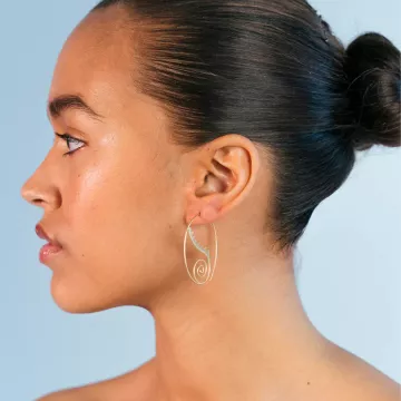 Dulong Øreringe til Dame udført i Guld i en flot Guld farve