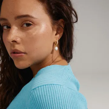 Pilgrim Øreringe til Dame udført i Messing i en flot Guld farve