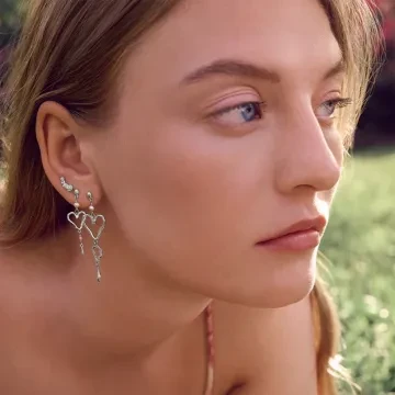 Maanesten Øreringe til Dame udført i 925 Sterling Sølv i en flot Sølv farve