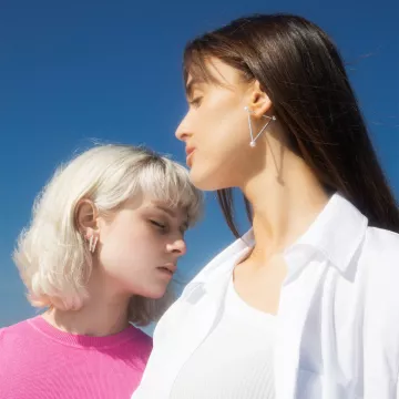 Jane Kønig Ørering Single til Dame udført i 925 Sterling Sølv i en flot Sølv farve