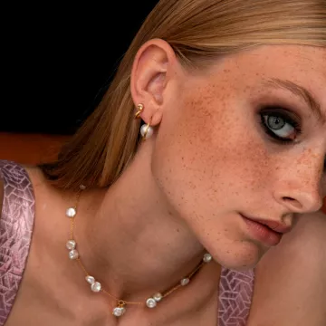 Carré Øreringe til Dame udført i 925 Sterling Sølv i en flot Guld farve