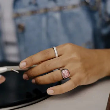 IX Studios Ring til Herre, Dame udført i 925 Sterling Sølv i en flot Lyserød, Sølv farve