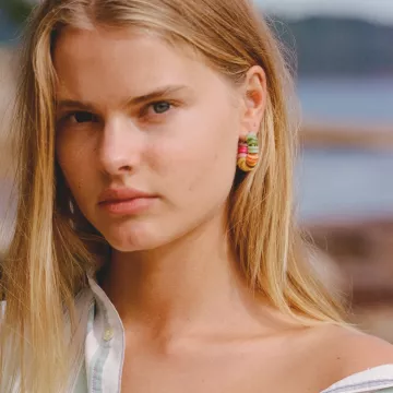 ANNI LU Øreringe til Dame udført i Messing i en flot Guld, Multi farve