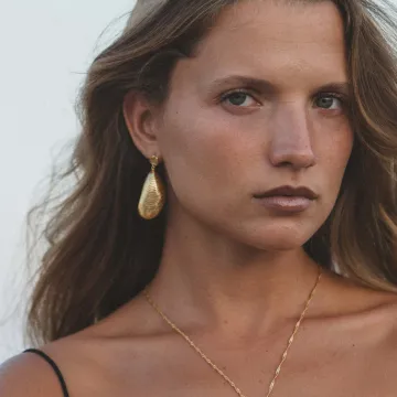 ANNI LU Øreringe til Dame udført i Messing, Guld i en flot Guld farve