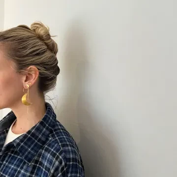 Jane Kønig Ørering Single til Dame udført i 925 Sterling Sølv i en flot Sølv farve