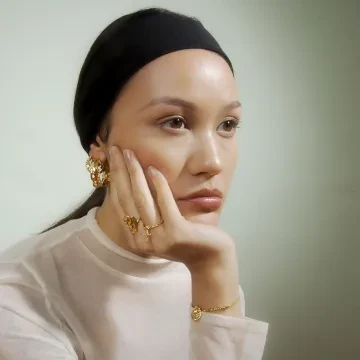 Jane Kønig Ring til Dame udført i 925 Sterling Sølv i en flot Guld farve