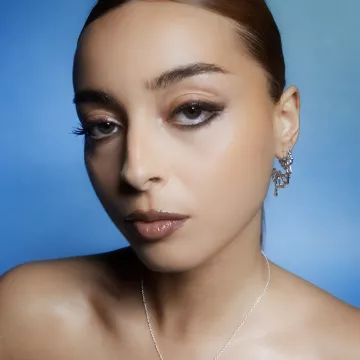 Jane Kønig Ørering Single til Dame udført i 925 Sterling Sølv i en flot Sølv farve